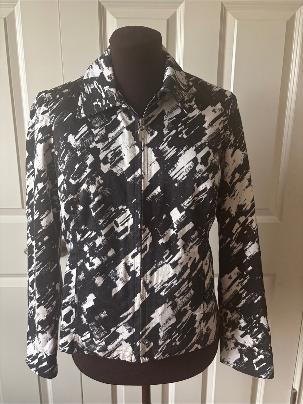 212 Collection Black and White Abstract Zip Jacket